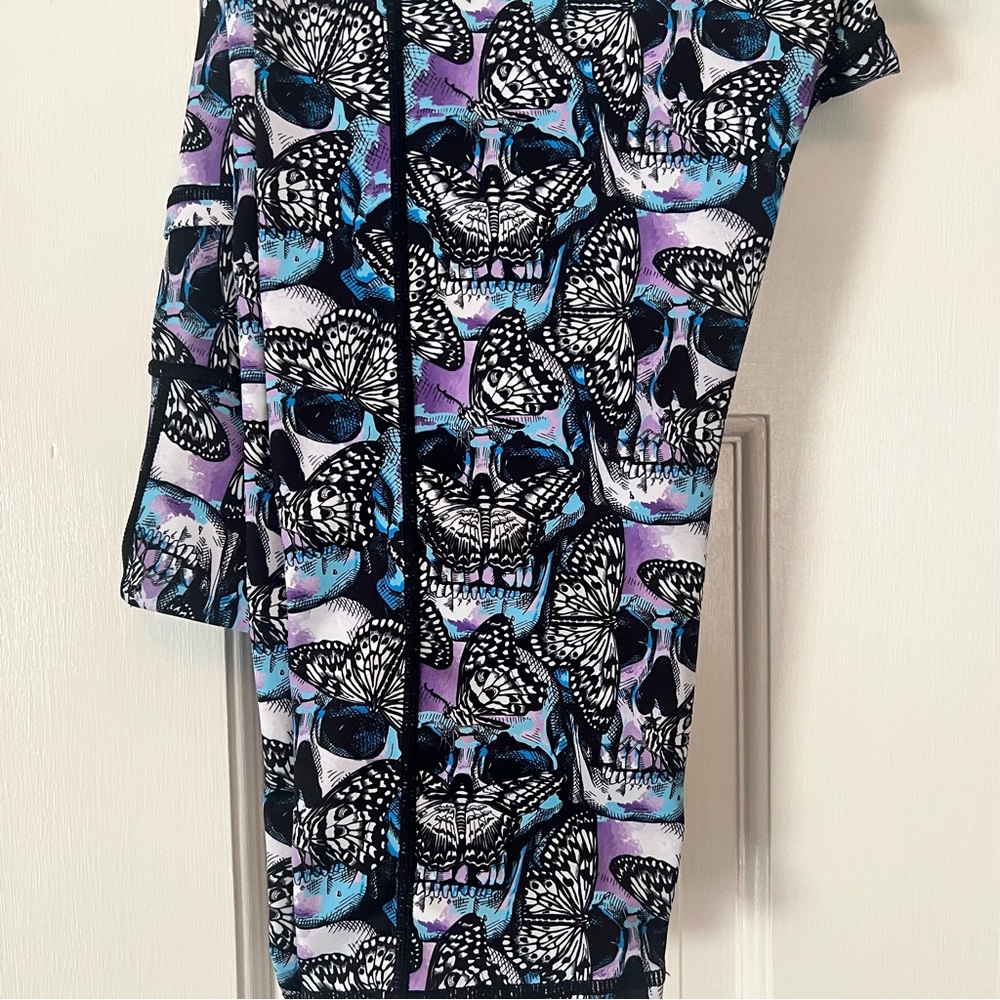 CVG Butterfly Skull Capri Leggings **RARE** XL